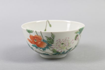 A Chinese Famille-Rose Porcelain Bowl of Flowers and Butterflies