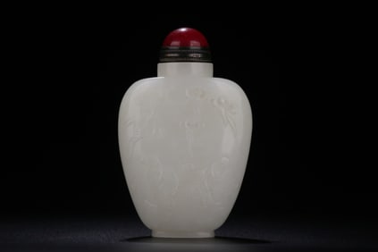 A Chinese Carved Jade Snuff Bottle