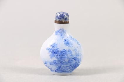 A Chinese Painted Glass Snuff Bottle
