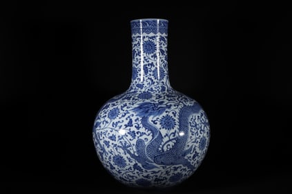A Chinese Blue and White Porcelain Vase
