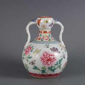 A Chinese Famille-Rose Porcelain Double Gourd Vase