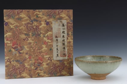 A Chinese Jun-Type Glazed Porcelain Bowl