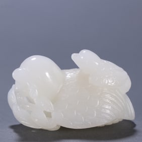 A Chinese Carved Jade Bird Statuette