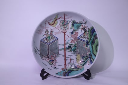 A Chinese Wu-Cai Glazed Porcelain Plate