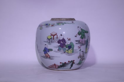 A Chinese Wu-Cai Glazed Porcelain Jar