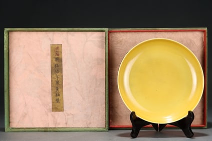A Chinese Yellow Glazed Porcelain Plate