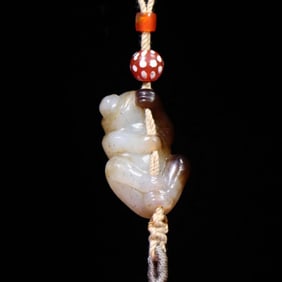 A Chinese Carved Jade Frog Statuette