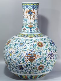 A Chinese Dou-Cai Glazed Porcelain Vase