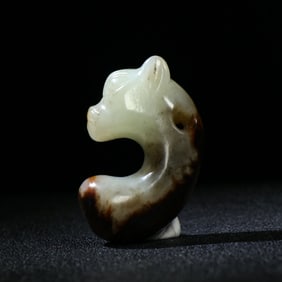 A Chinese Carved Jade Dragon Pendant