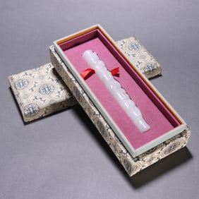 A Chinese Carved Jade Cigarette Holder
