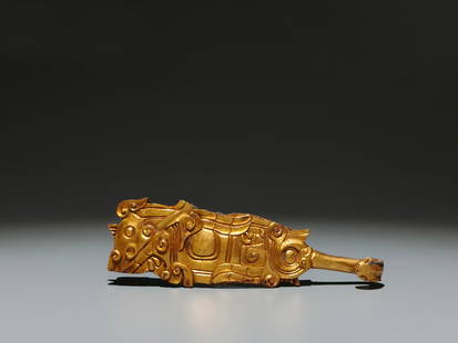A Chinese Gilt Bronze Foo-Dog Belt Buckle: Lg. 15cm, Wd. 4cm