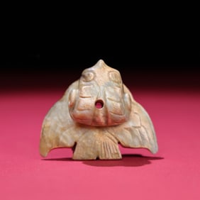 A Chinese Carved Jade Bird Pendant