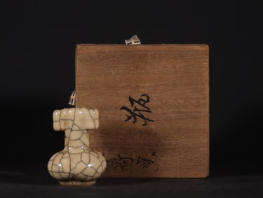 A Chinese Ge-Type Yellow Glazed Porcelain Vase