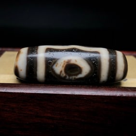 A Chinese Carved Agate DZI Bead