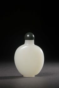 A Chinese Carved Jade Snuff Bottle