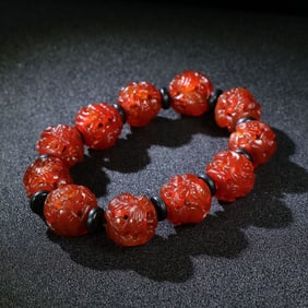 A Chinese Carved Agate Bracelet