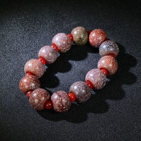 A Chinese Carved Agate Bracelet