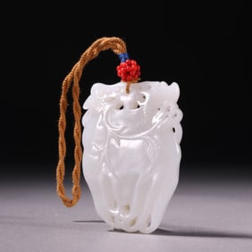 A Chinese Carved Jade Buddha Hand Pendant
