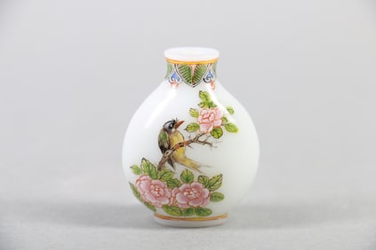 A Chinese Carved Peking Glass Snuff Bottle of Birds and Flowers