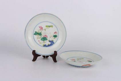 A Pair of Chinese Famille-Rose Porcelain Plates