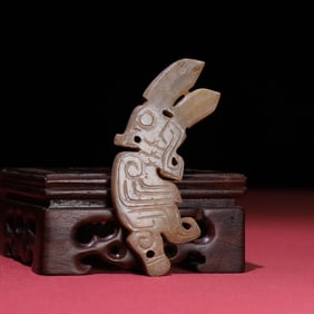 A Chinese Carved Jade Bird Pendant