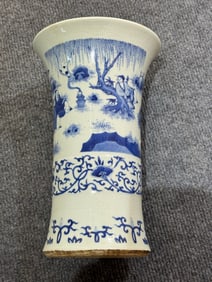 A Chinese Blue and White Porcelain Vase