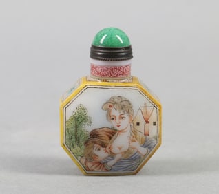 A Chinese Painted Glass Snuff Bottle