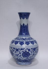 A Chinese Blue and White Porcelain Vase