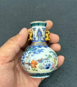 A Chinese Dou-Cai Glazed Porcelain Bottle