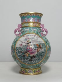 A Chinese Enamel Glazed Porcelain Vase