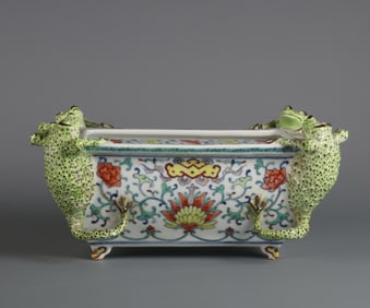 A Chinese Dou-Cai Glazed Porcelain Planter