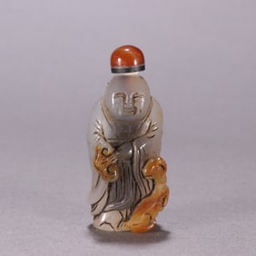 A Chinese Carved Agate Snuff Bottle
