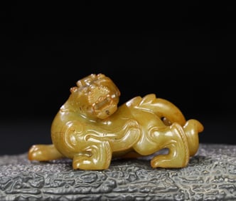 A Chinese Carved Jade Foo-Dog Statuette