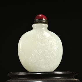 A Chinese Carved Jade Snuff Bottle
