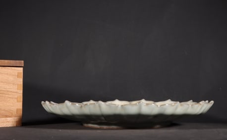 A Chinese Guan-Type Glazed Porcelain Plate