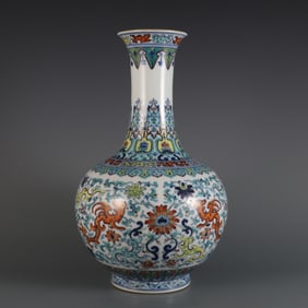 A Chinese Dou-Cai Glazed Porcelain Vase