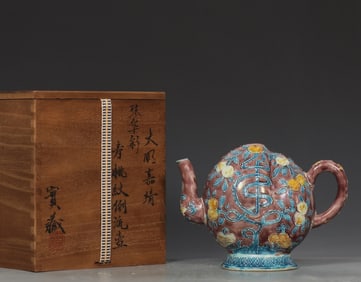 A Chinese Enamel Glazed Porcelain Tea Pot