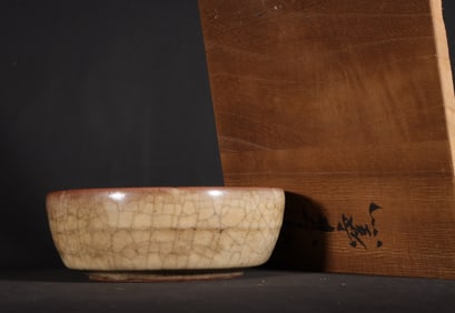 A Chinese Guan-Type Glazed Porcelain Brush Washer