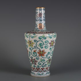 A Chinese Dou-Cai Glazed Porcelain Vase