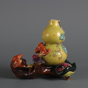 A Chinese Famille-Rose Porcelain Double-Gourd and Bat Decoration