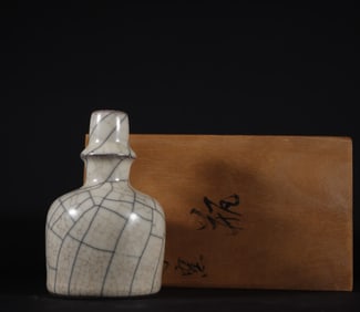 A Chinese Ge-Type Glazed Porcelain Vase