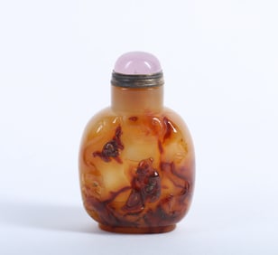 A Chinese Carved Agate Snuff Bottle