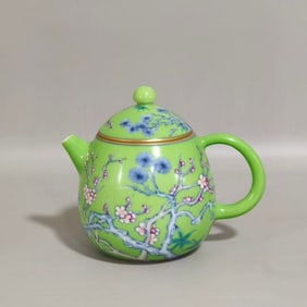 A Chinese Green Ground Famille-Rose Porcelain Tea Pot