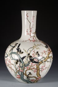 A Chinese Enamel Glazed Porcelain Vase