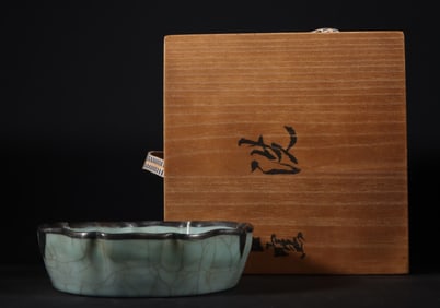 A Chinese Guan-Type Glazed Porcelain Brush Washer