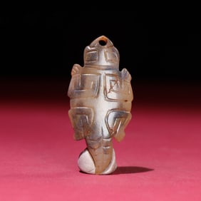 A Chinese Carved Jade Turtle Pendant