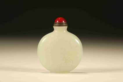 A Chinese Carved Jade Snuff Bottle