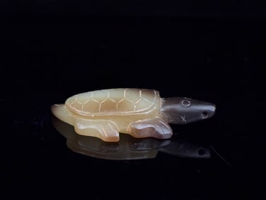 A Chinese Carved Jade Turtle Statuette