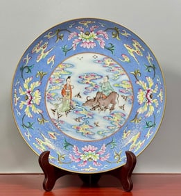 A Chinese Enamel Glazed Porcelain Plate