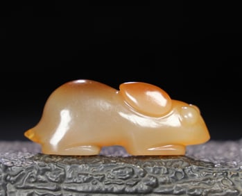 A Chinese Carved Agate Rabbit Statuette